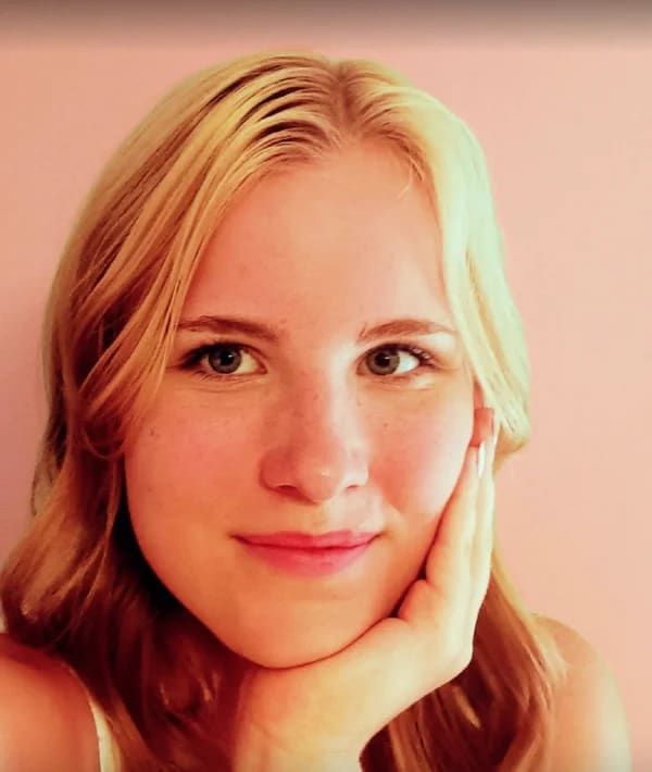 Annika W., Characters.io performer in Chicago