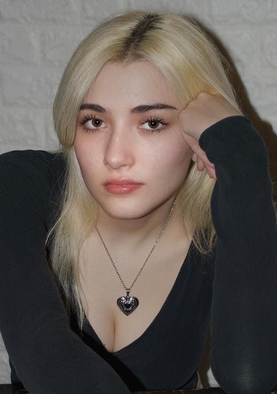 Zoe K., Characters.io performer in Chicago